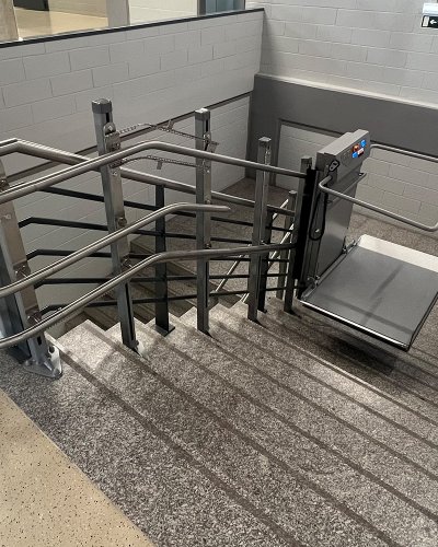 a plataforma de escadas Sublime da Well4All Ibérica é a solução ideal para alcançar acessibilidade com segurança